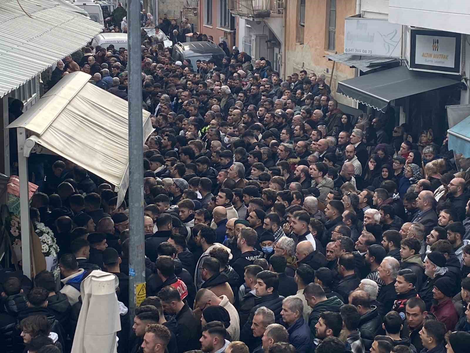 babasini kurtarirken kuyuda can veren 17 yasindaki efeye aci veda 3 aOKL7teJ
