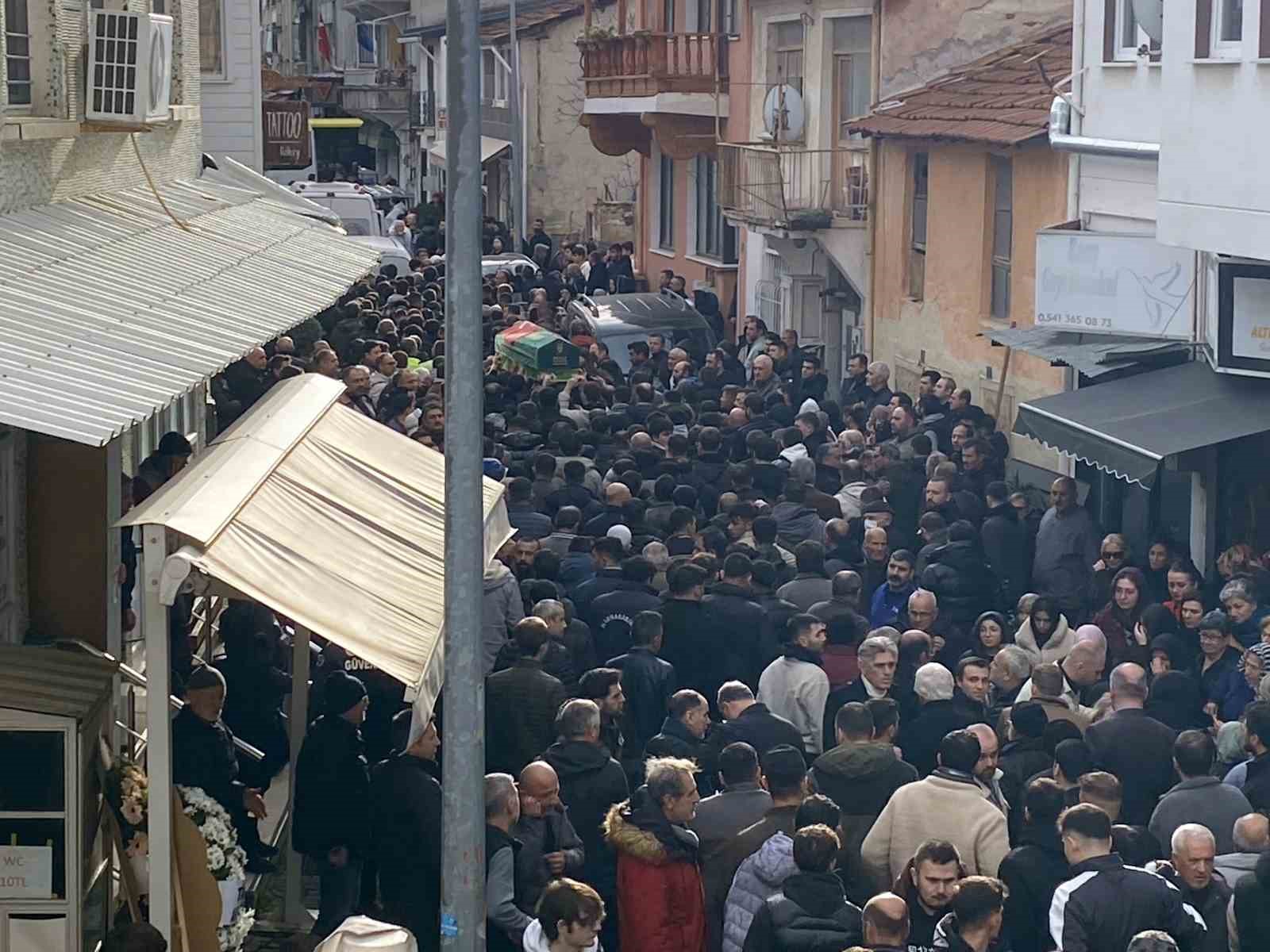 babasini kurtarirken kuyuda can veren 17 yasindaki efeye aci veda 4 UMH6WaEW