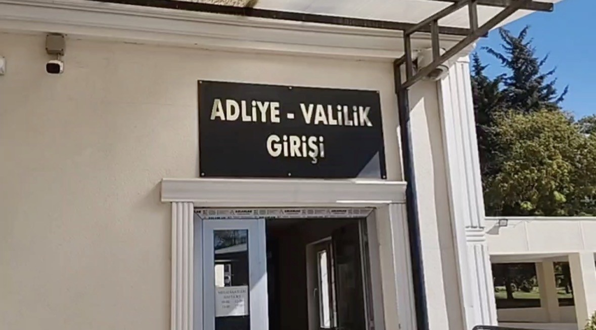 babasini patlayiciyla oldurmeye calisan saniga verilen cezanin gerekcesi aciklandi 0 Yw4uapGK
