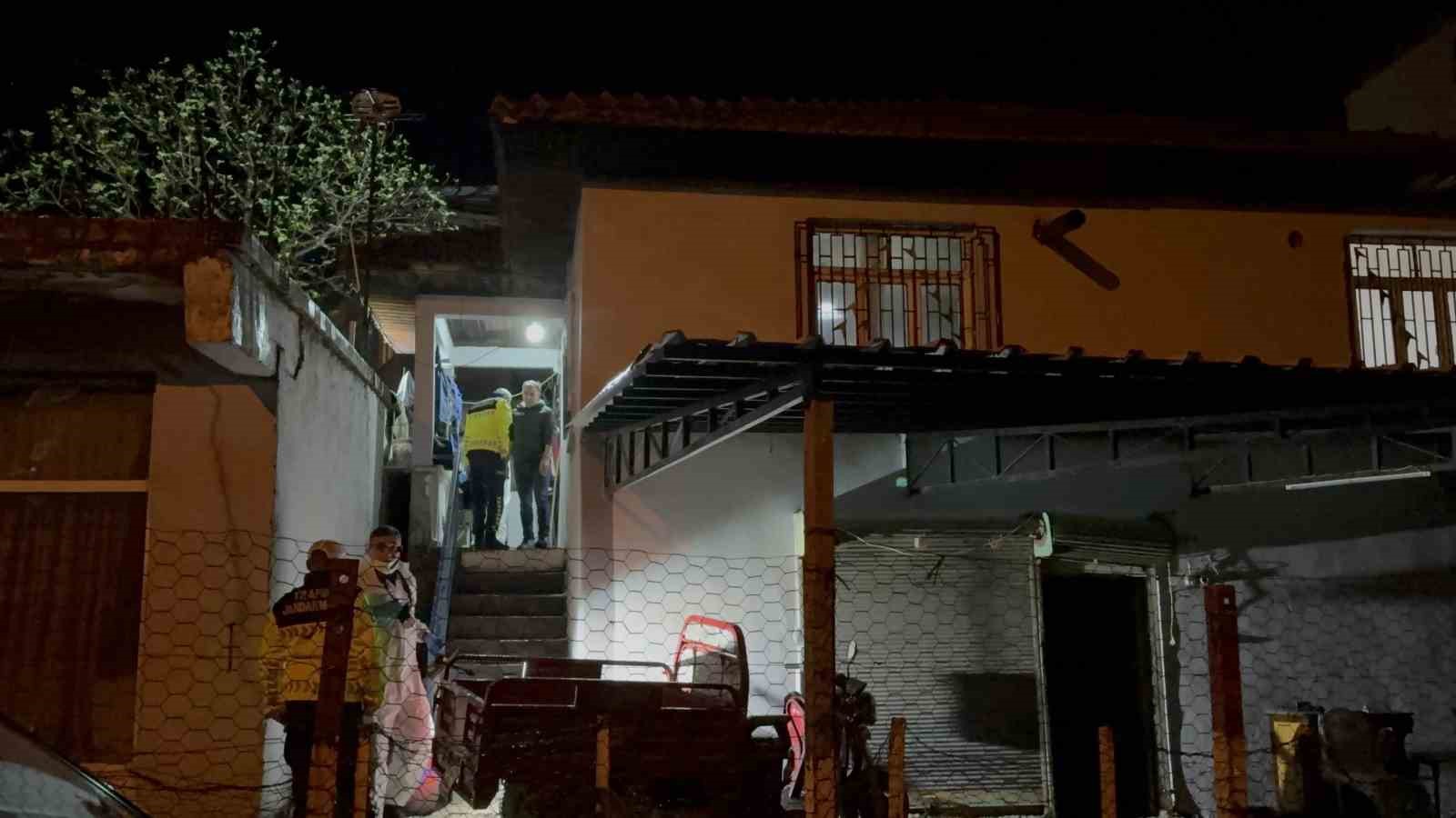 babasini tabancayla vurarak oldurup jandarmaya teslim oldu 2 qSiisbEd