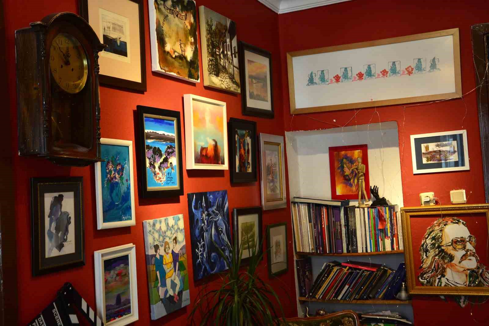 babasinin berber dukkaninda basladi simdi tum ailesiyle sanat uretiyor 4 D2UHvZAd
