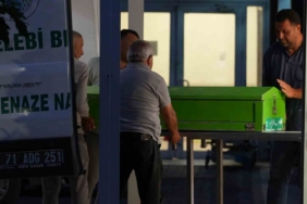 İzmir’de ormanlık alanda yangın, fabrikalar tahliye edildi 2 thumbnail