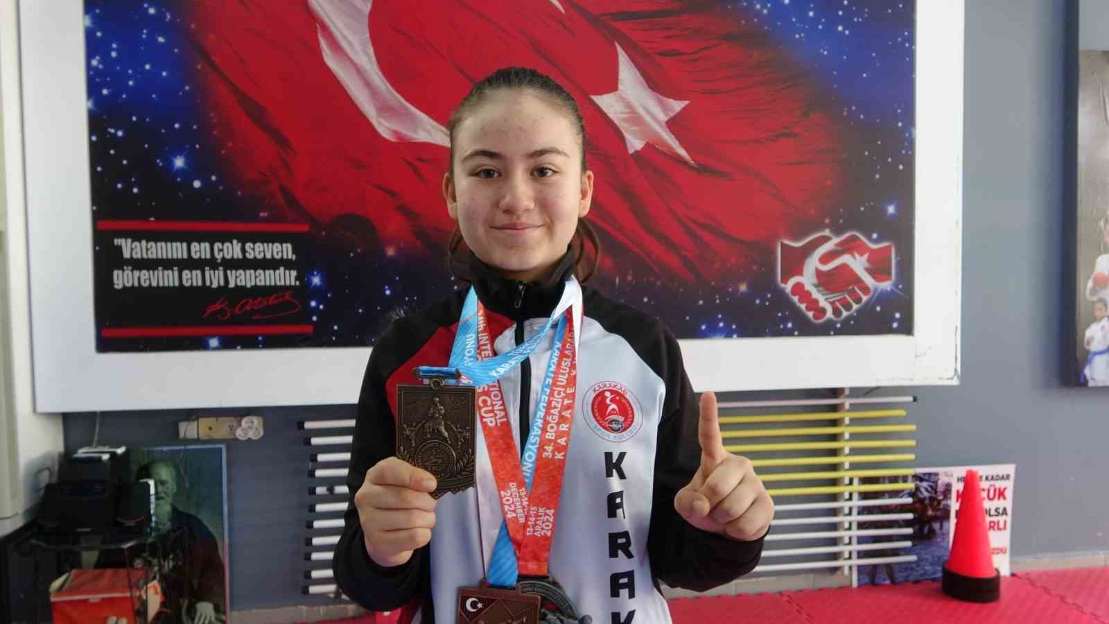 babasinin destegiyle basladi 14 yasinda turkiye sampiyonluguna uzandi 4 WcyDh187