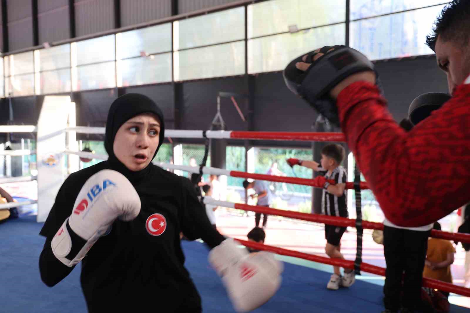 Babasının elinden tutup ringe bıraktığı Azranur, Türkiye’yi temsil edecek 5 babasinin elinden tutup ringe biraktigi azranur turkiyeyi temsil edecek 1 2ZnDU3Im