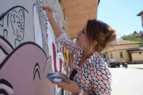Esenyurt Sanat Merkezi usta sanatçı Devrim Erbil sergisiyle sanatseverlere kapılarını açtı 2 thumbnail