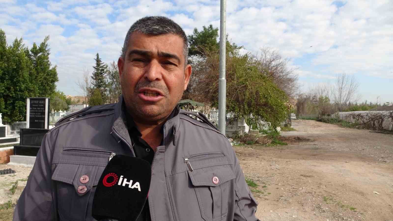 babasinin mezarindaki cicekleri sokup uyusturucu sakladilar 10