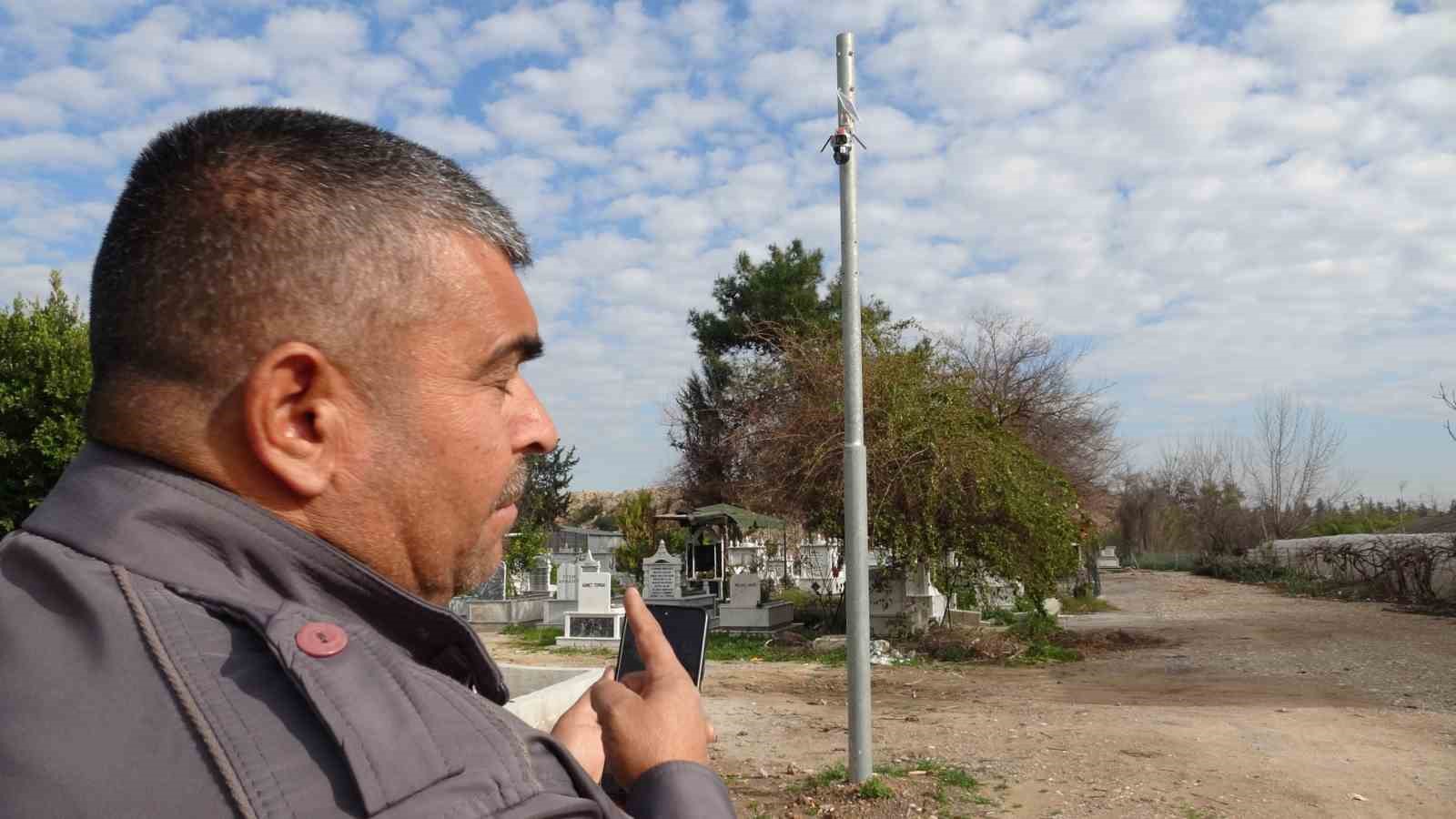 babasinin mezarindaki cicekleri sokup uyusturucu sakladilar 7 3eQEuq3K