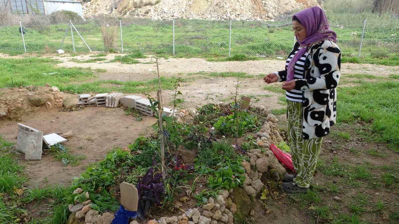babasinin mezarindaki cicekleri sokup uyusturucu sakladilar 9 ZqjHswyC