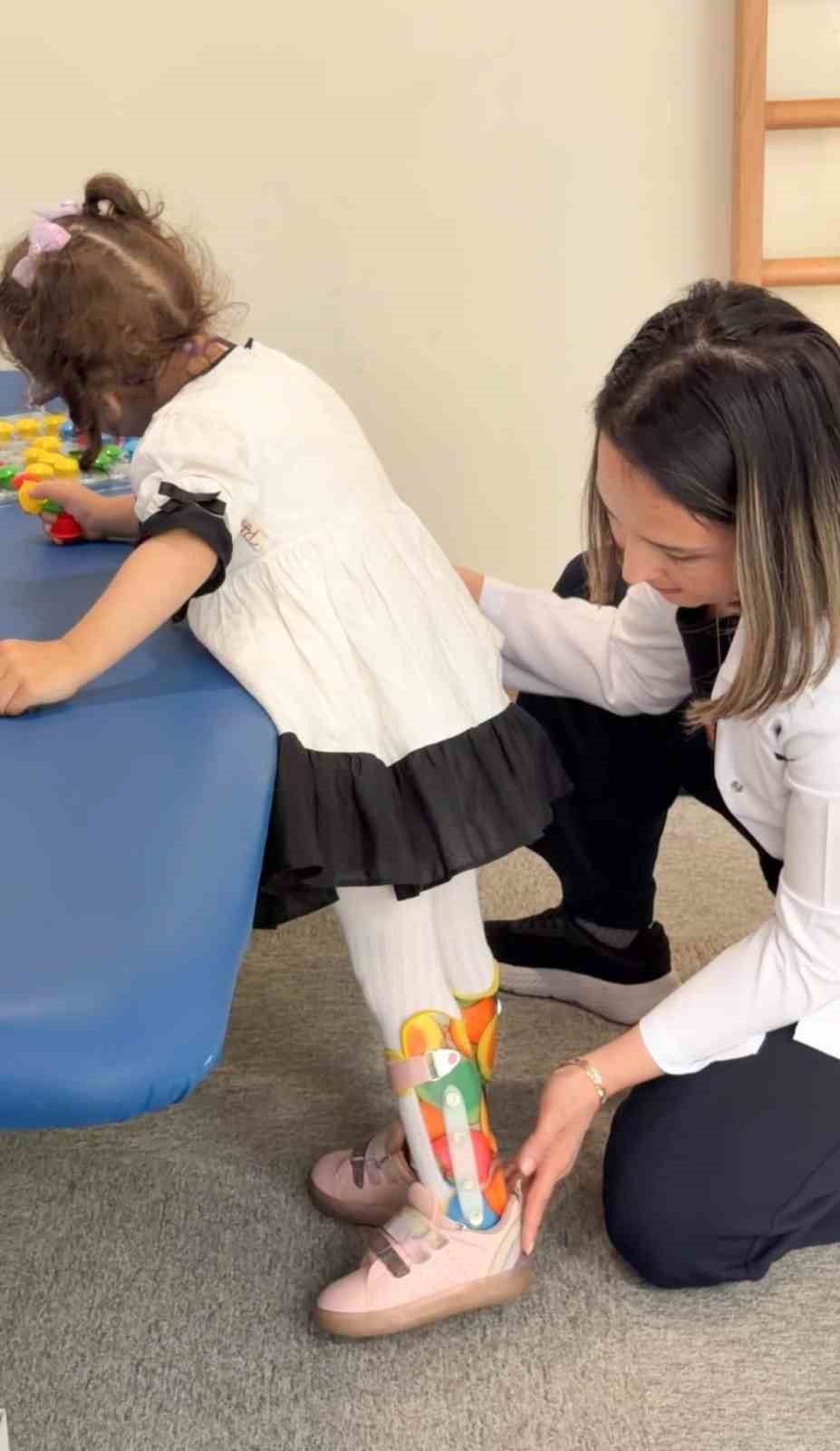 babasinin plastik borulardan yurume bandi yaptigi linaya gonca kucak acti 5 2yP3U1XA