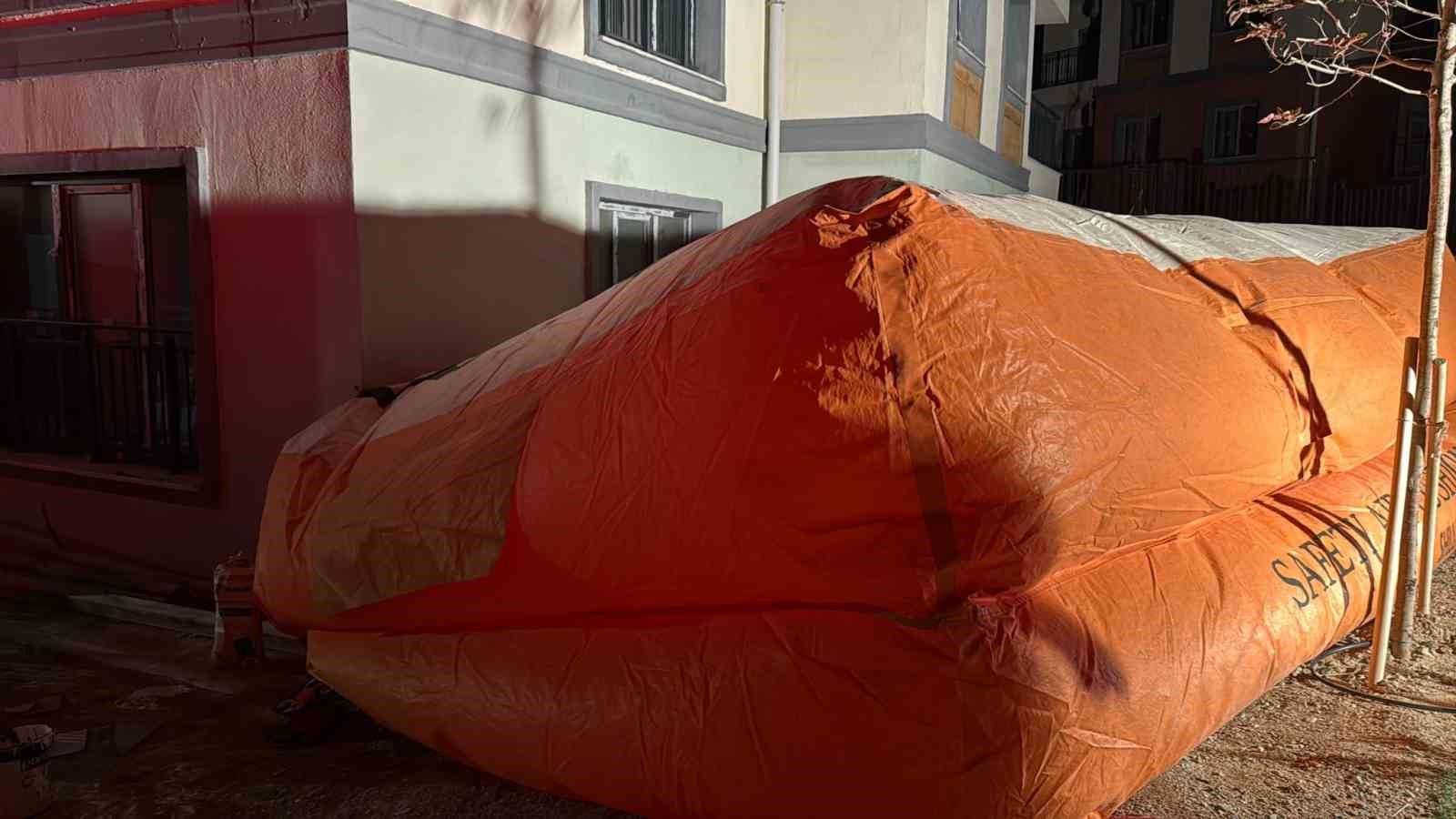 babasiyla tartisip intihar icin catiya cikan vatandasi ekipler vazgecirdi 2 Bk5jgUtX