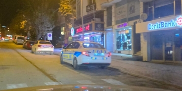 bacagina-saplanan-bicagi-cikartip-karsisindaki-kisiyi-agir-yaraladi-xHKhCVn2.jpg