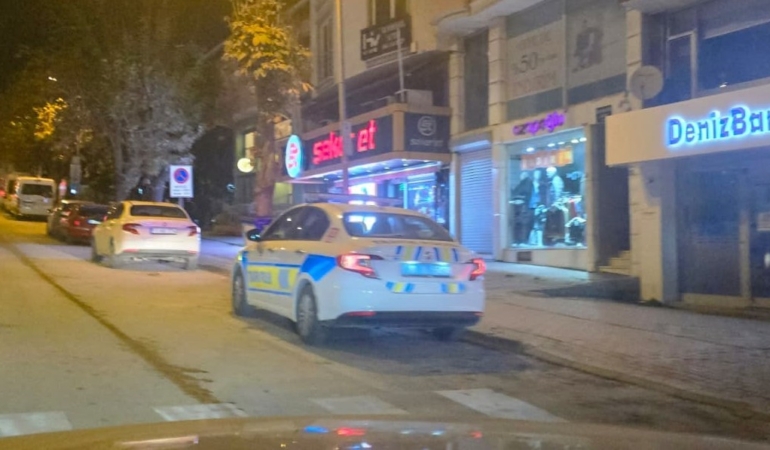 bacagina-saplanan-bicagi-cikartip-karsisindaki-kisiyi-agir-yaraladi-xHKhCVn2.jpg