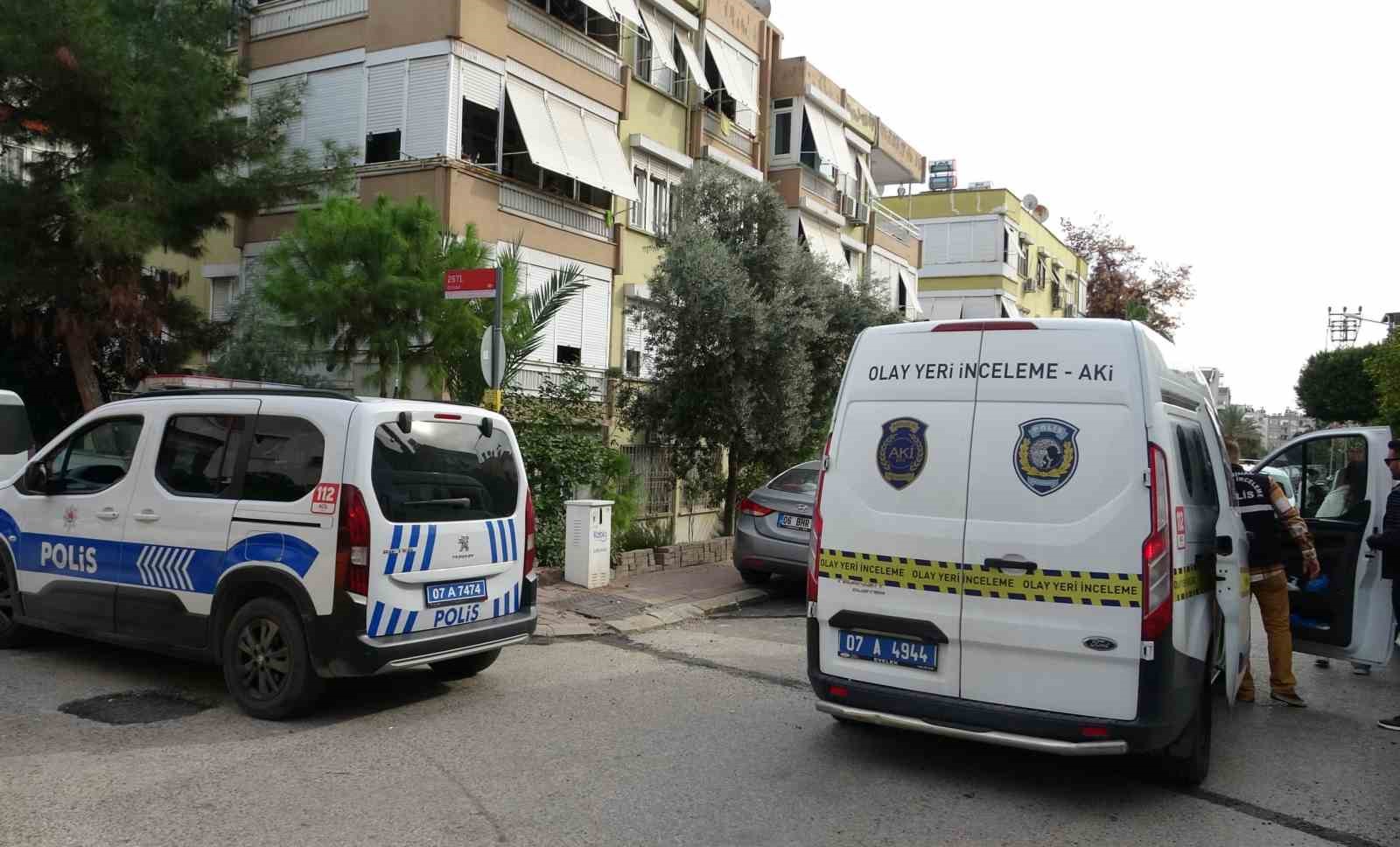 bacagini elektrikli testereye kaptiran yasli adam agir yaralandi olayi haber alan torun gozyaslarina boguldu aMb9iKG6