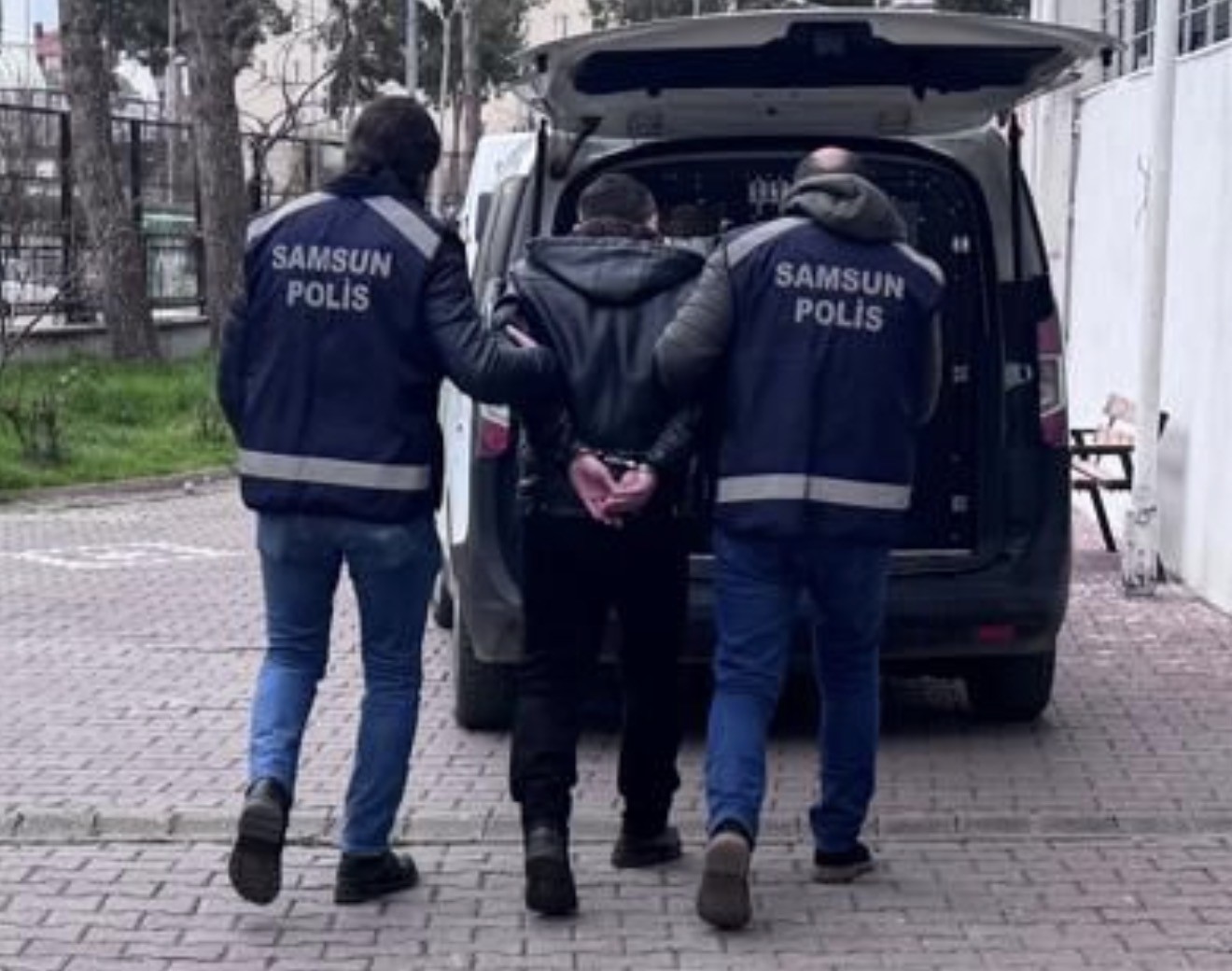 bafrada aranan hukumlu operasyonla yakalandi 0
