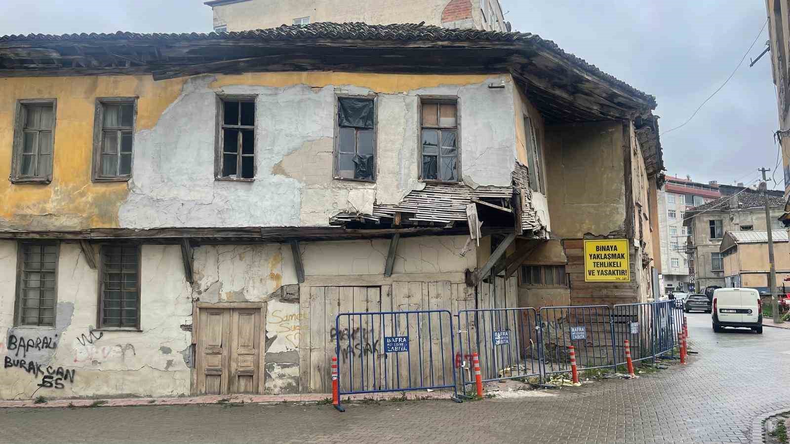 bafrada cokme riski tasiyan yapilar icin belediyenin daha ciddi onlemler almasi istendi 1 45E9gEzV