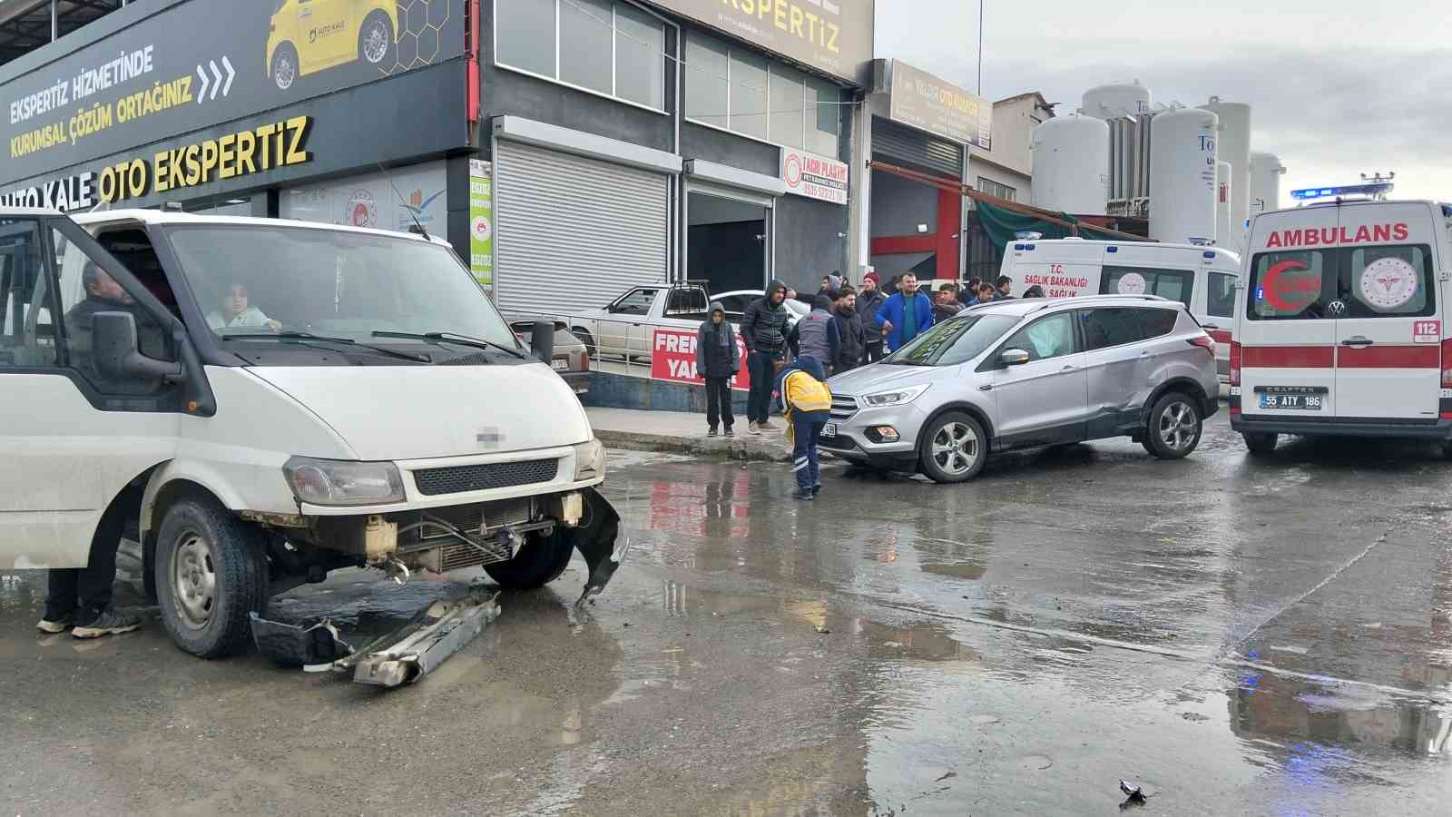 bafrada trafik kazasi 3 yarali 0 T2gHZTrC