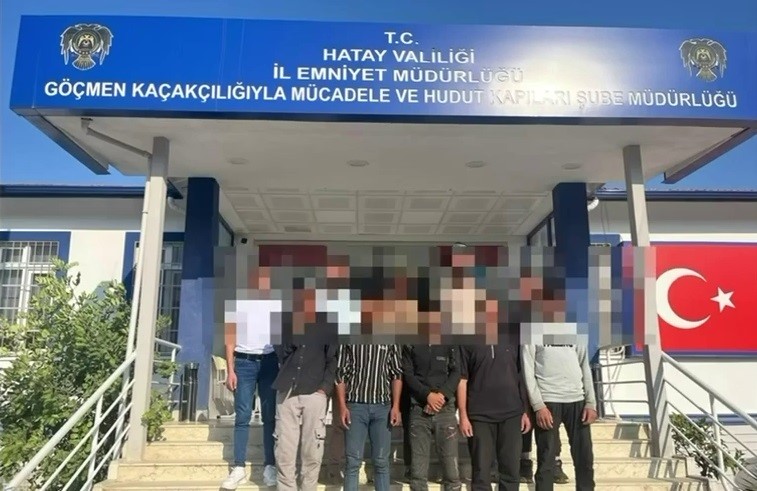 bagajina 3 kisi bindirdigi otomobile 9 gocmen sigdiran insan tacirine 102 bin tl ceza spOfqD5H