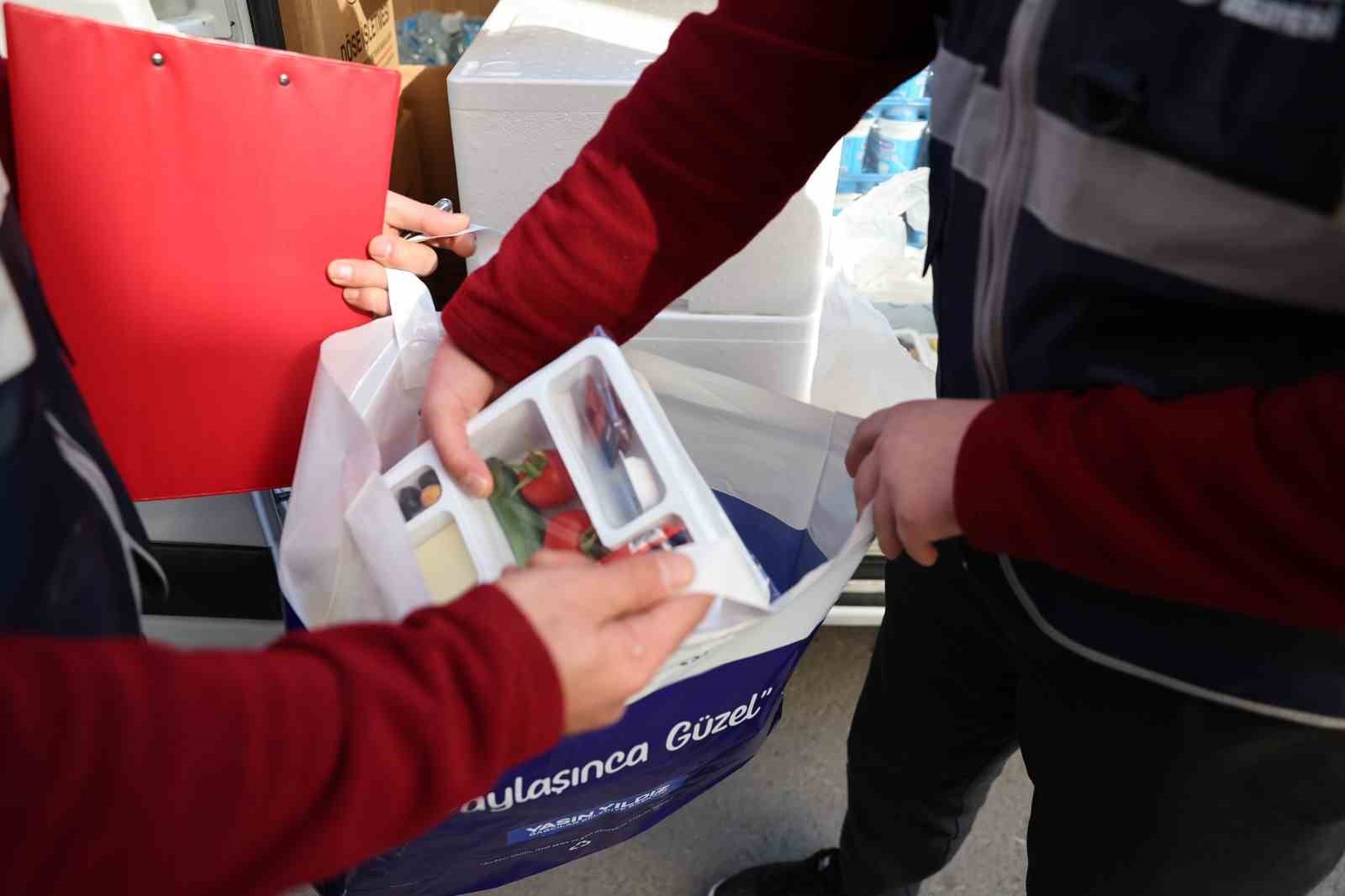 bagcilar belediyesi ihtiyac sahiplerinin yaninda 6 Bi2GLT1e