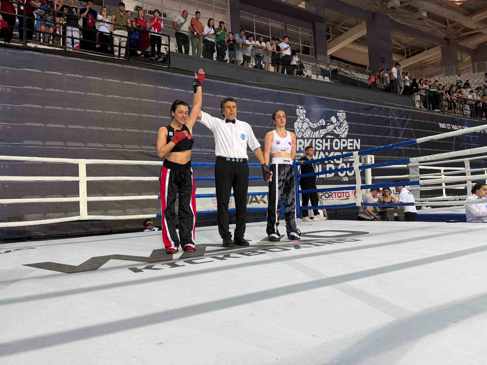 bagcilar belediyesi personeli emine arslan kick boks dunya kupasi sampiyonu oldu 0 sOwAOOTT