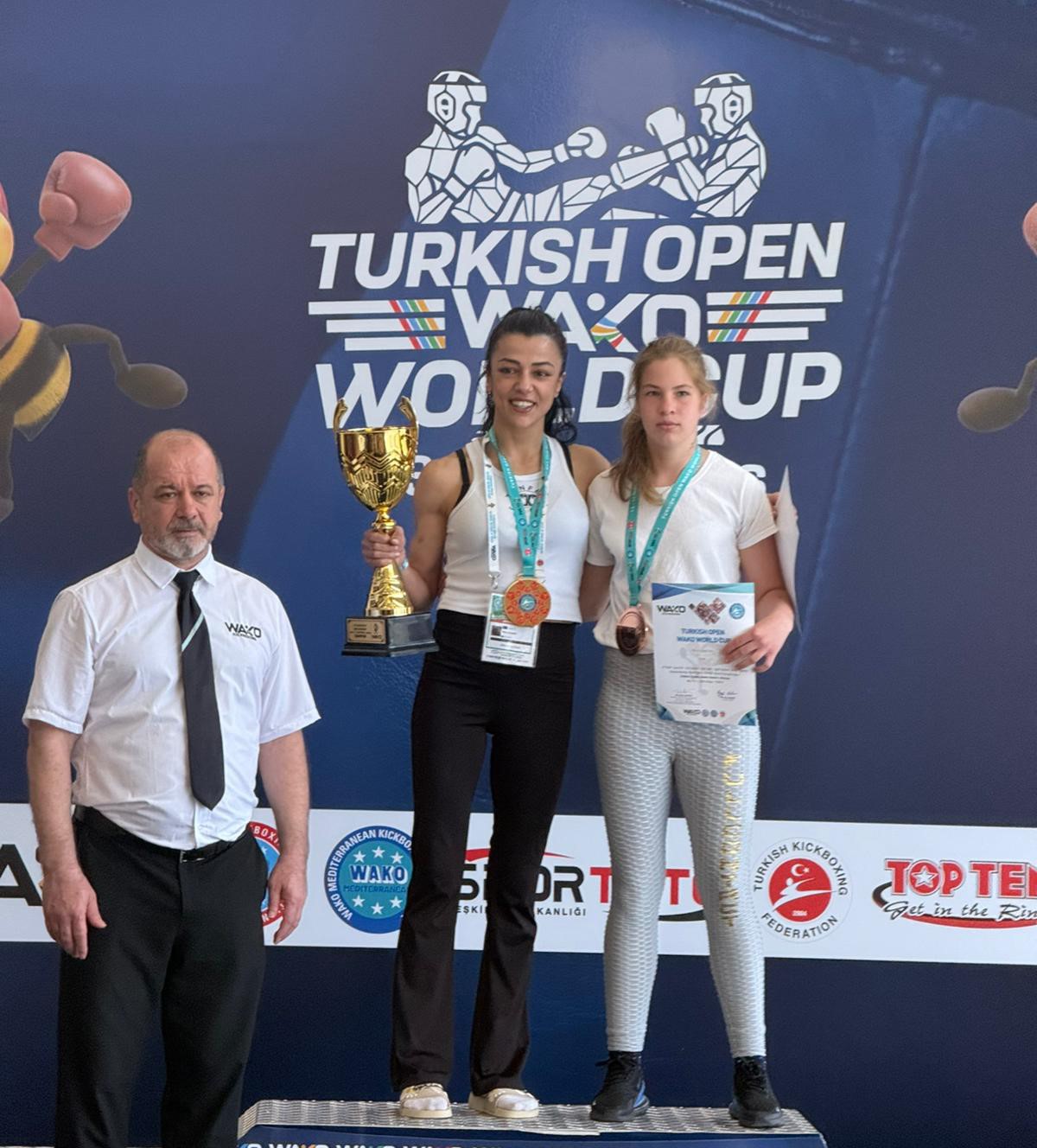 bagcilar belediyesi personeli emine arslan kick boks dunya kupasi sampiyonu oldu 2 hfPKSz2y