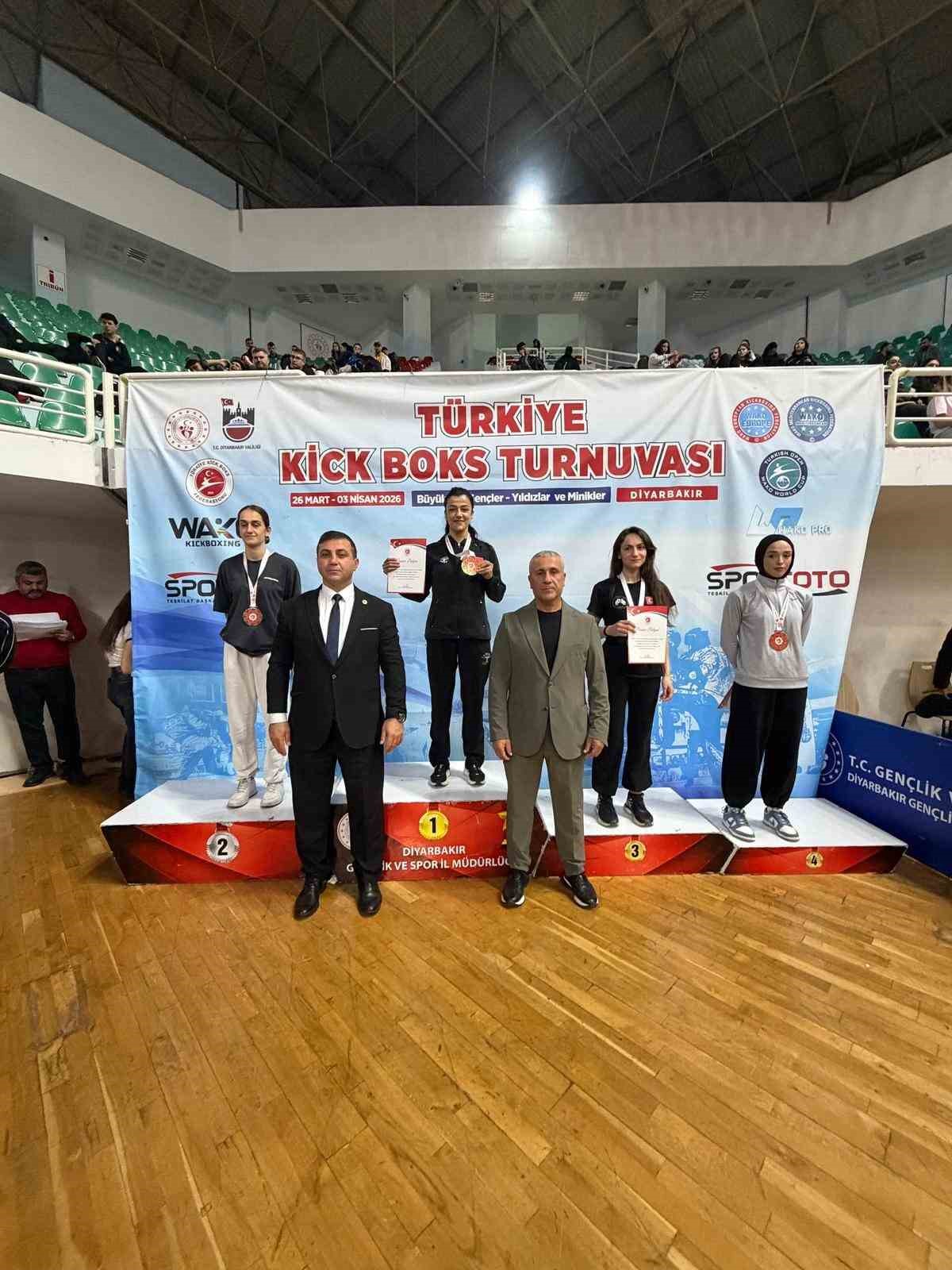 bagcilar belediyesi personeli kick boksta turkiye sampiyonu oldu 1 5z15TIHX