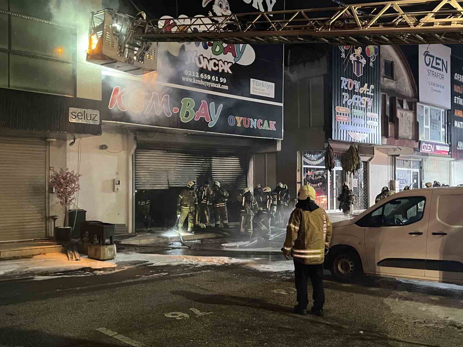 Bağcılar İSTOÇ’da iki katlı iş yerinde yangın 4 bagcilar istocda iki katli is yerinde yangin 0 PlKkBech