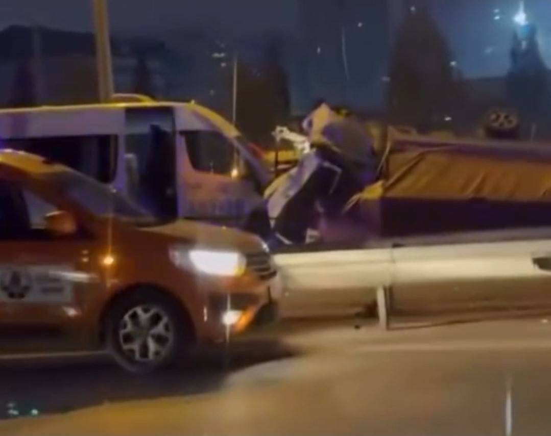 bagcilar tem otoyolunda zincirleme kaza meydana geldi 1 aYgKEPVr