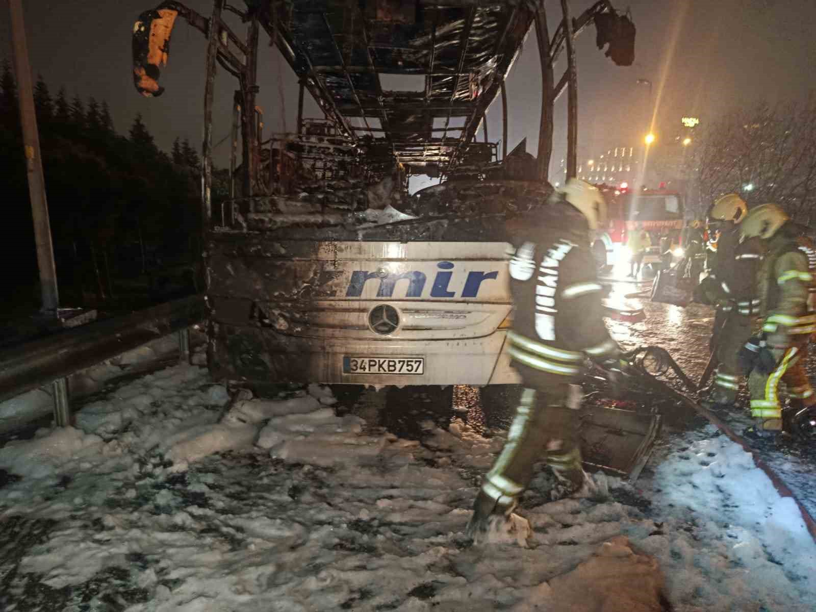 bagcilar temde yolcu otobusu alevlere teslim oldu 0 JR8t2fve