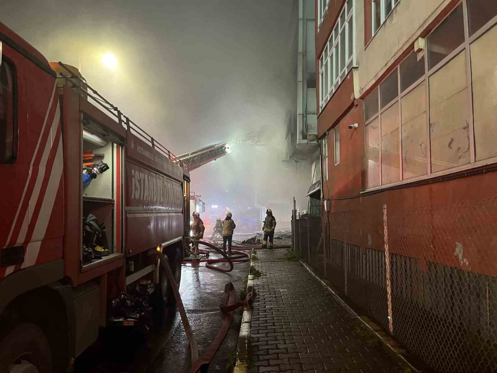 bagcilarda 4 katli tekstil fabrikasinda korkutan yangin 0 HgIzJImX