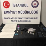 bagcilarda-bir-evde-uyusturucu-madde-bulunduran-ve-aranmasi-bulunan-5-supheli-tutuklandi-ez5uXHym.jpg
