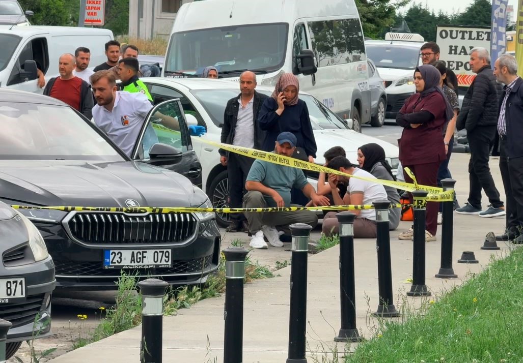 bagcilarda bir kisi otomobilin bagajinda olu bulundu 0 Y3aMC6Pg