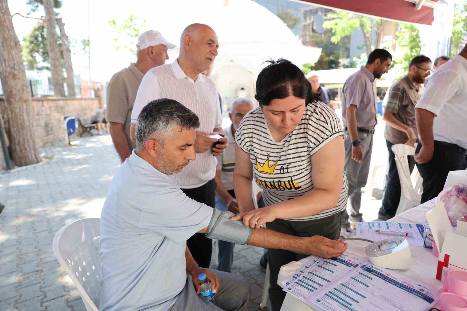 bagcilarda camilerde saglik taramasi yapildi 1 SWbNW7OA