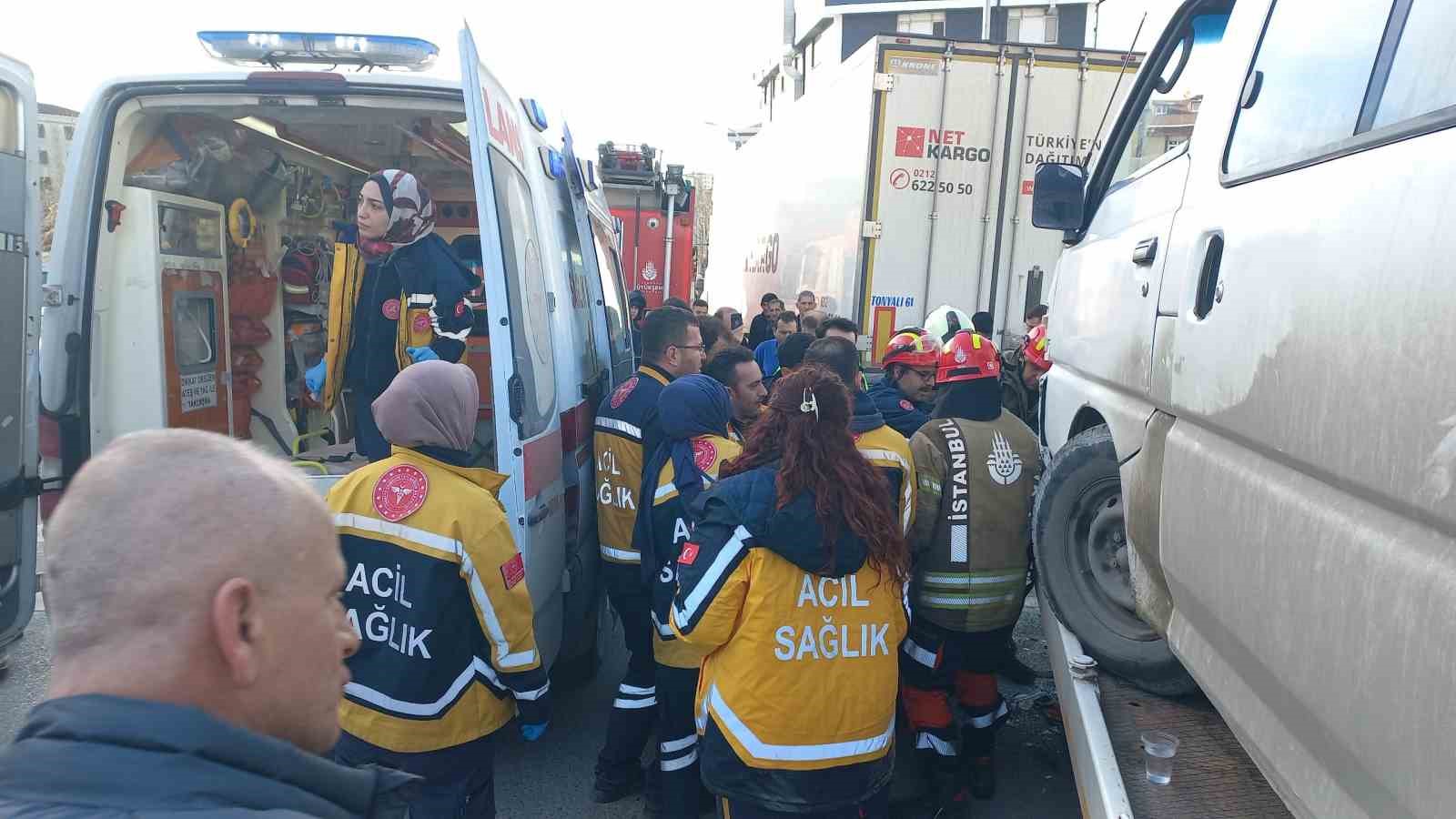 bagcilarda cekici dehset sacti 4 yarali 3 AXNYF2XJ