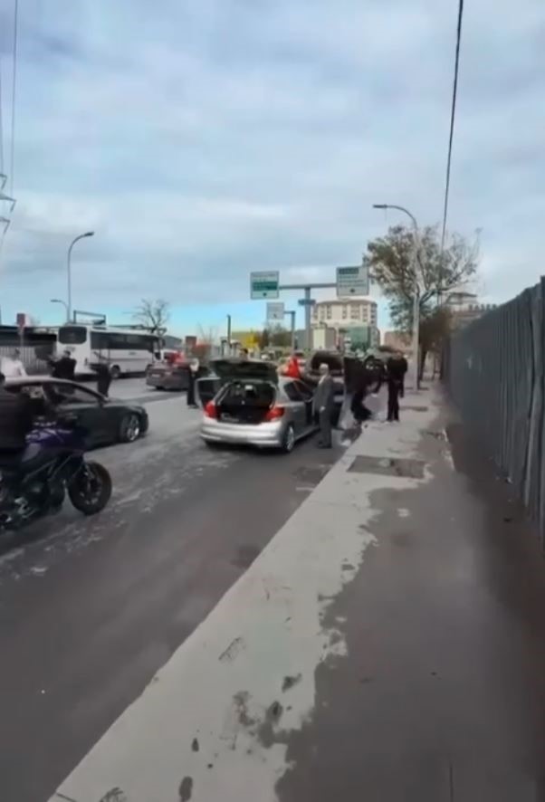 Bağcılar’da düğün konvoyu yolu kapattı 5 bagcilarda dugun konvoyu yolu kapatti 1 jMEnu8sL