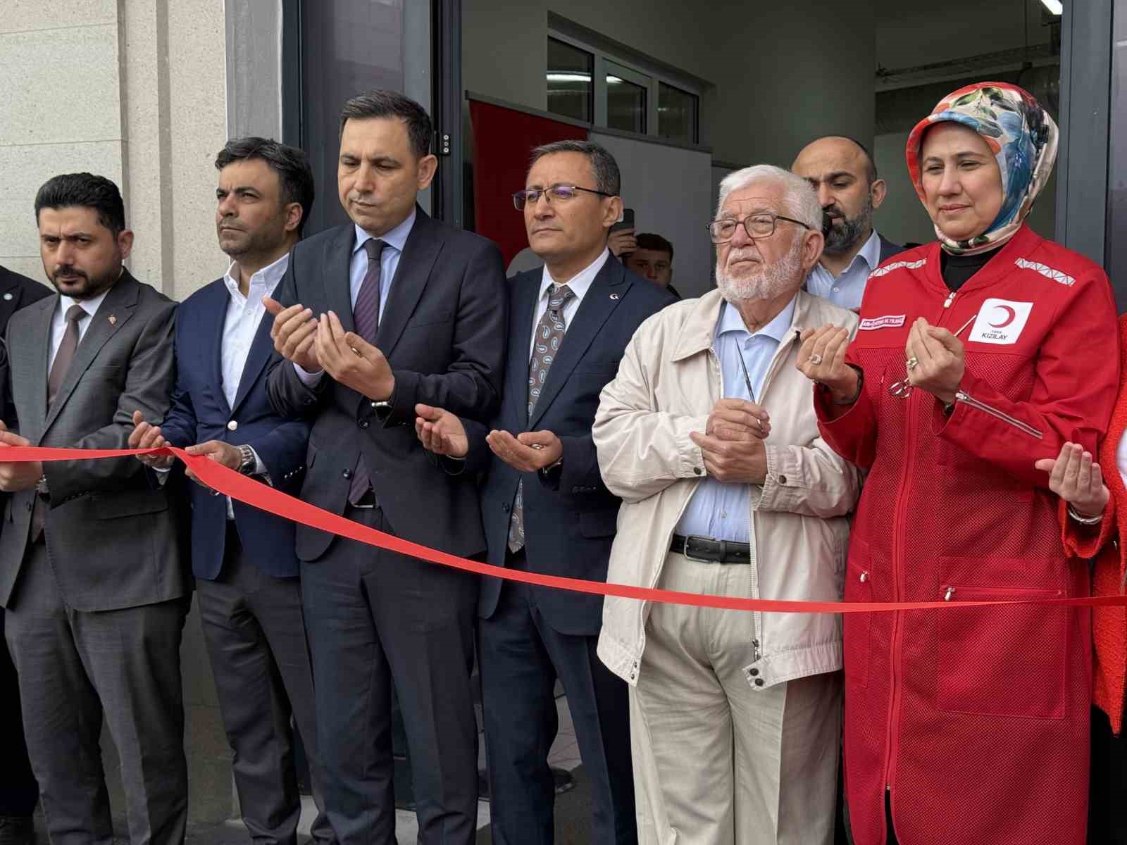 Bağcılar’da günlük 5 bin kişiye sıcak yemek verme kapasitesine sahip aşevi açıldı 5 bagcilarda gunluk 5 bin kisiye sicak yemek verme kapasitesine sahip asevi acildi 1 Qc1bLHVv