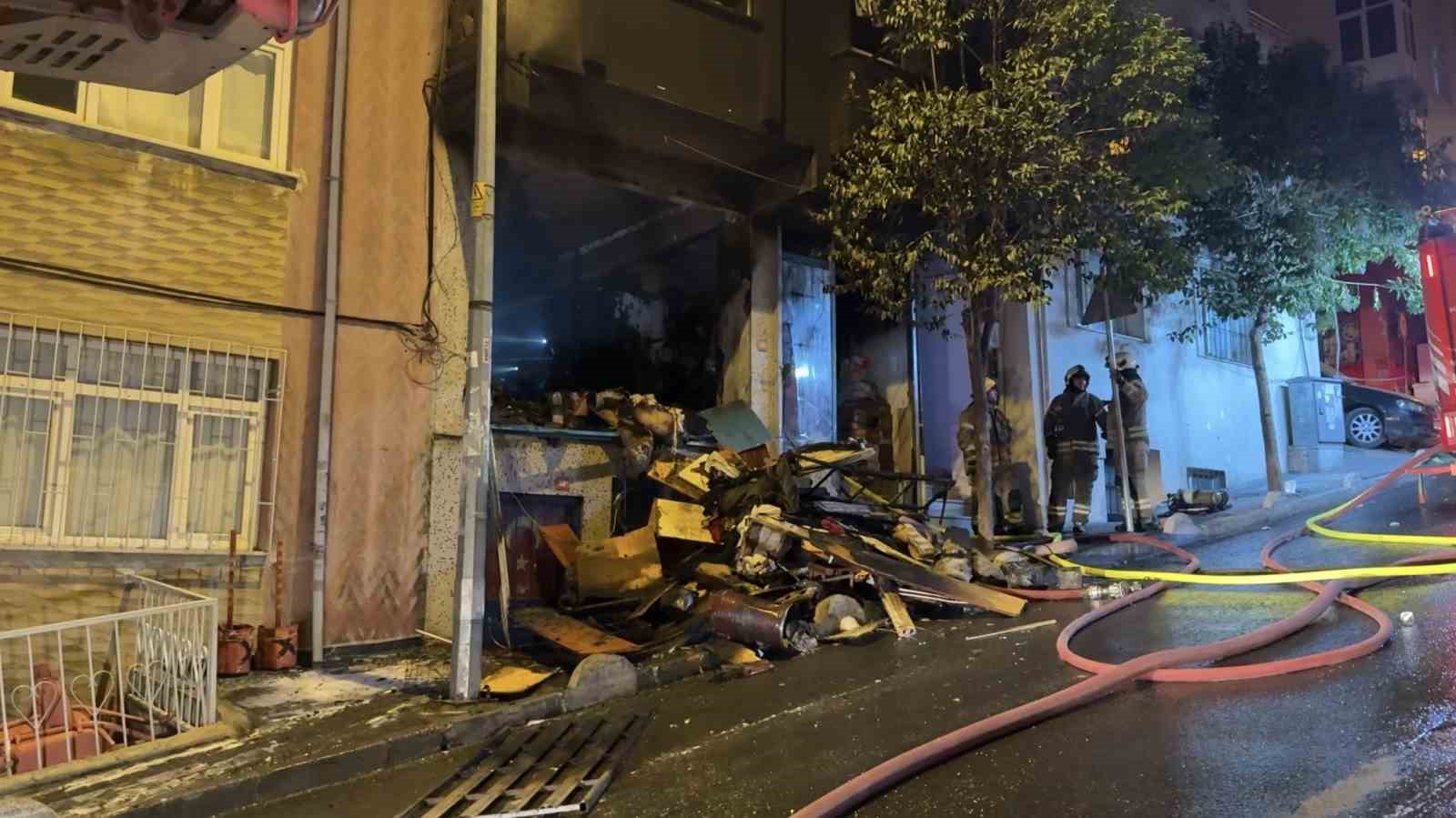 bagcilarda is yerinde cikan yangin binayi sardi 1 yarali 1 VJ11lXn7