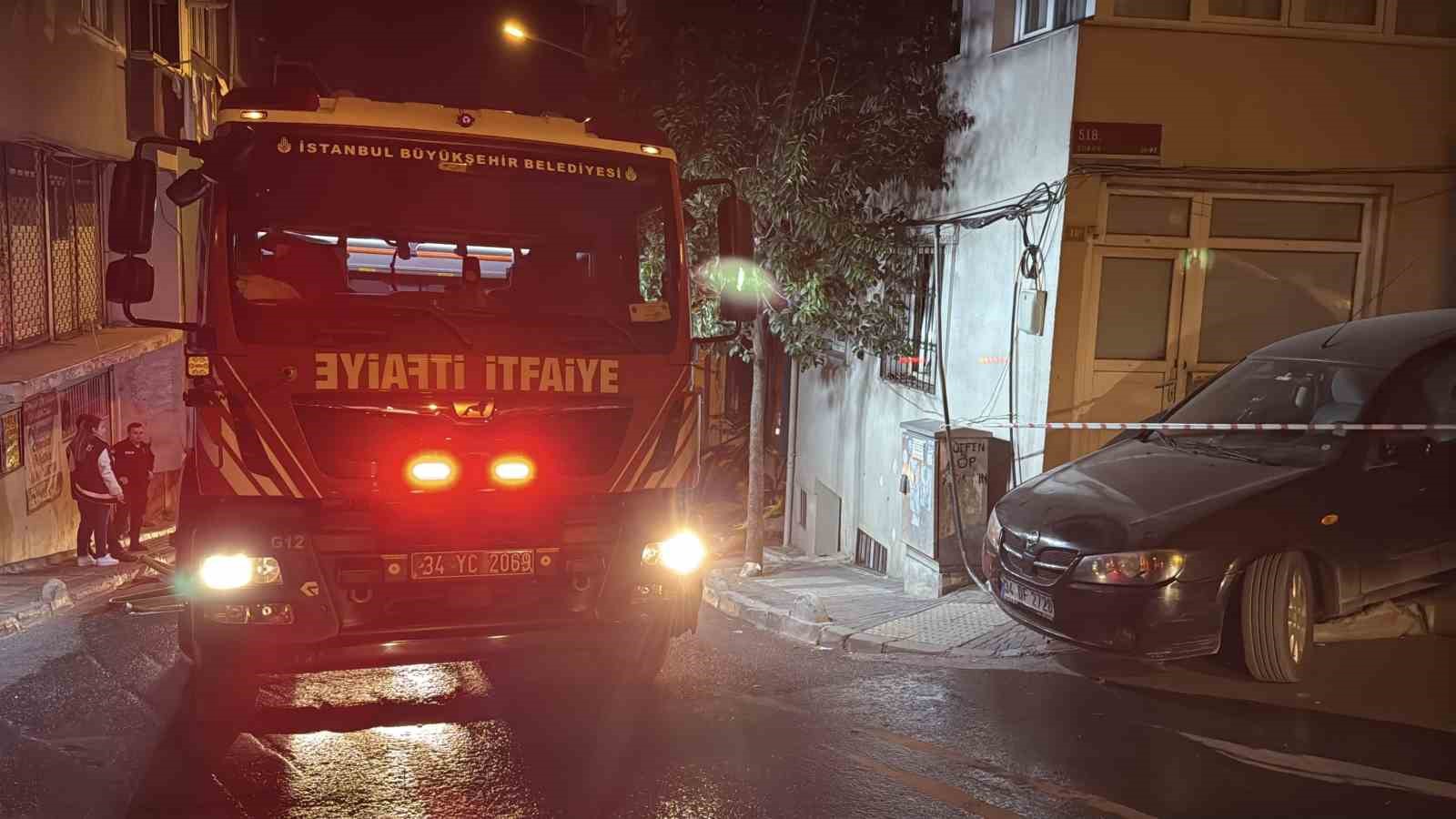 bagcilarda is yerinde cikan yangin binayi sardi 1 yarali 2 23u5Abtr