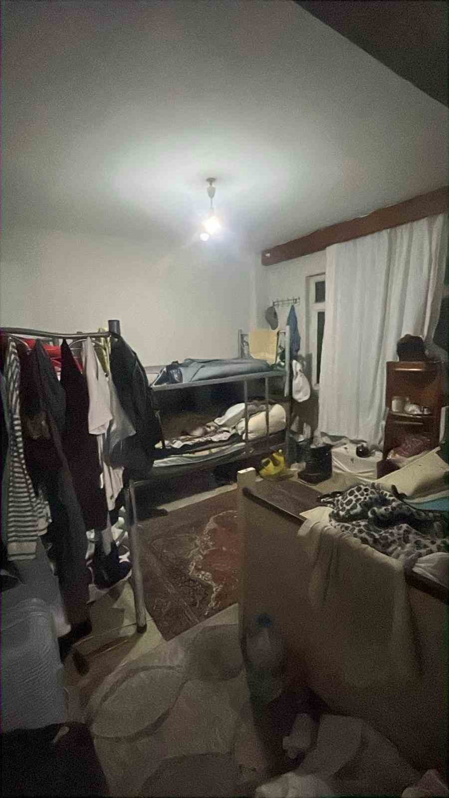 Bağcılar’da kaçak göçmen operasyonunda 78 göçmen yakalandı: 6 şüpheli gözaltında 10 bagcilarda kacak gocmen operasyonunda 78 gocmen yakalandi 6 supheli gozaltinda 6 wG8jbYy6