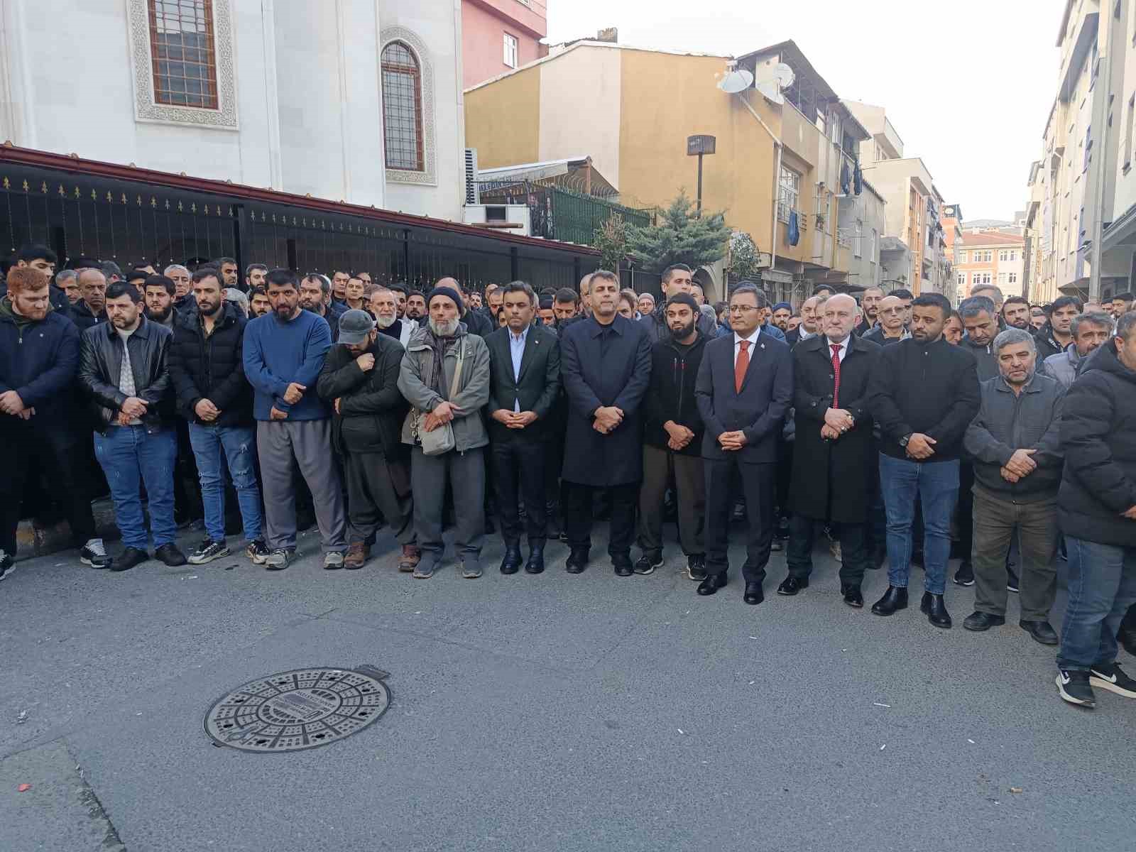 bagcilarda karbonmonoksit gazindan zehirlenerek olen 3 kisi son yolculuklarina ugurlandi 0 ycf1hSGn