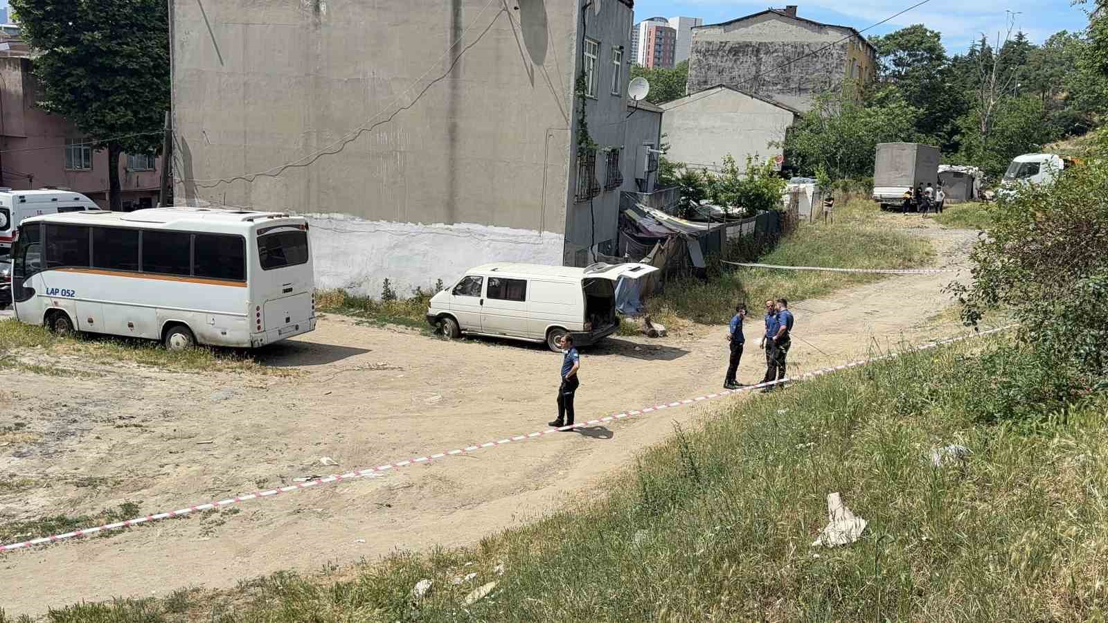 bagcilarda mahalledeki kokuyu kanalizasyon zannettiler ceset cikti 0 jrDLATvP