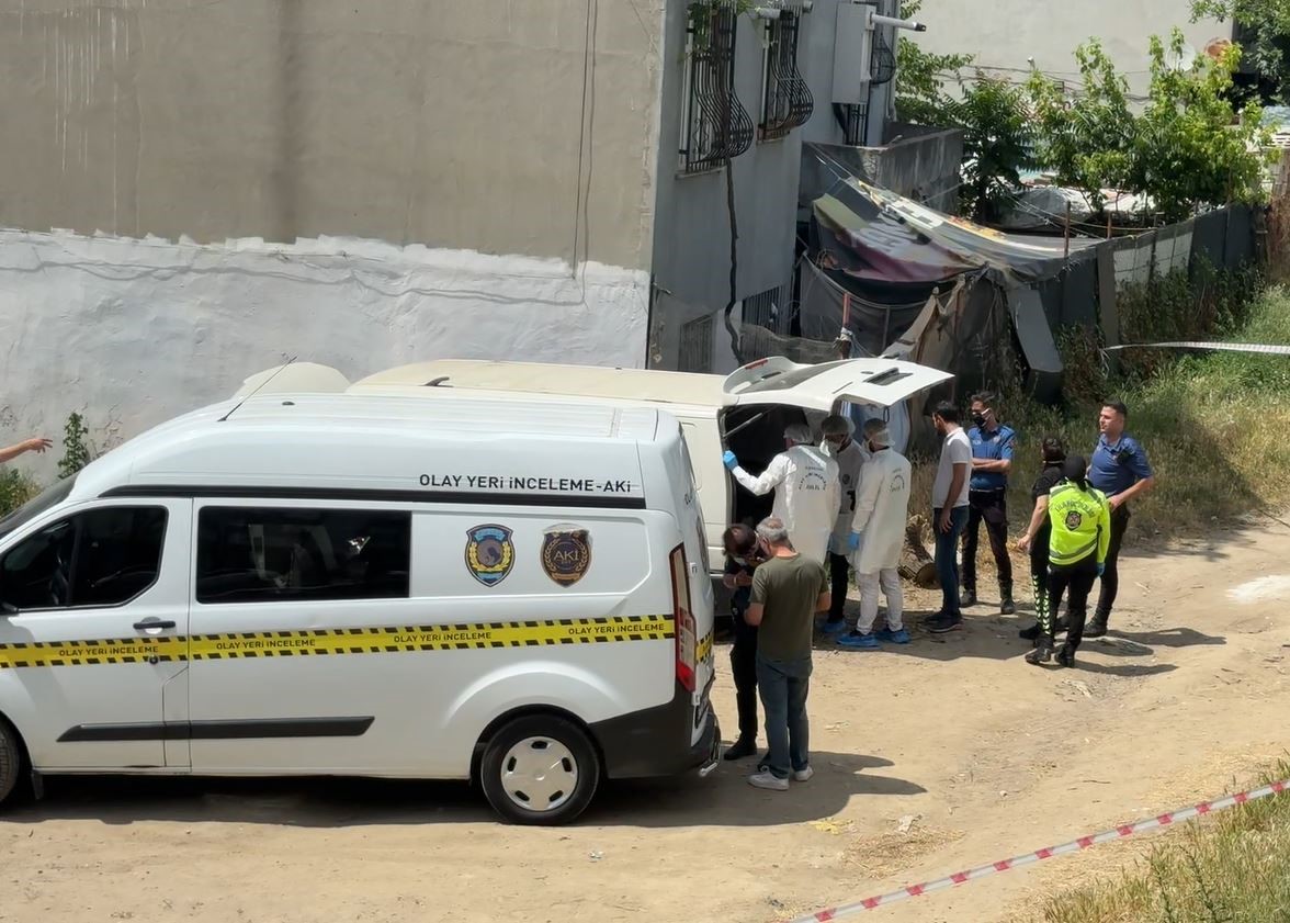 bagcilarda mahalledeki kokuyu kanalizasyon zannettiler ceset cikti 1 B1ZKV8mK