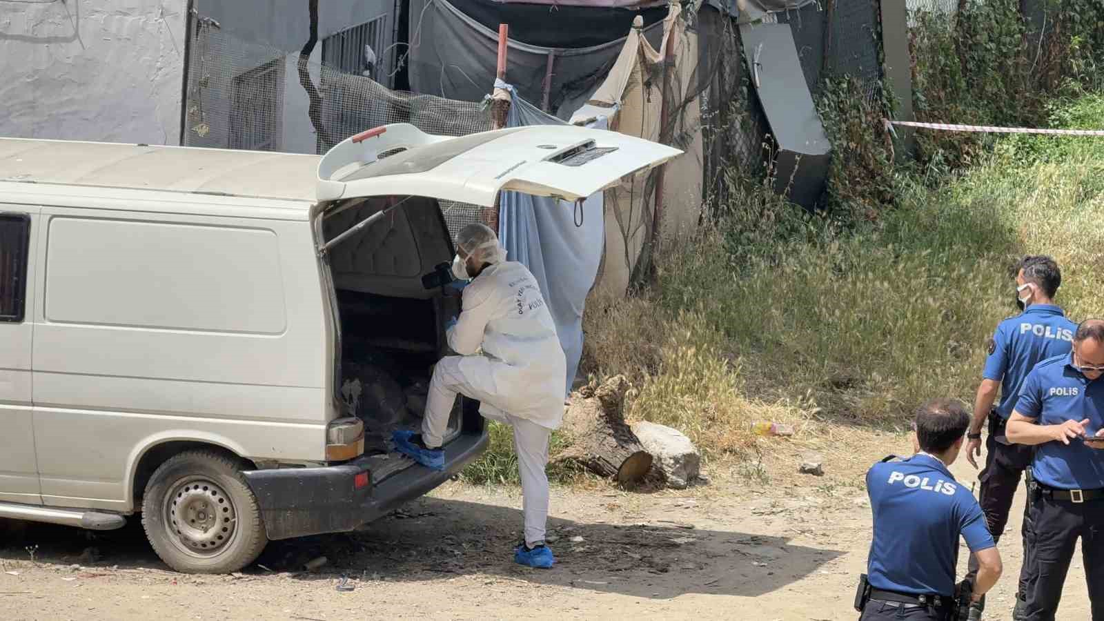 bagcilarda mahalledeki kokuyu kanalizasyon zannettiler ceset cikti 2 fQKEMk7P