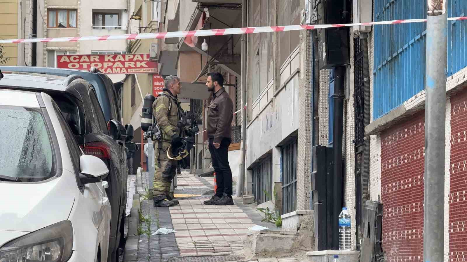 bagcilarda yangin tupu dolumu yapilan is yerine gaz sizintisi 2 isci 6 saglik calisani
