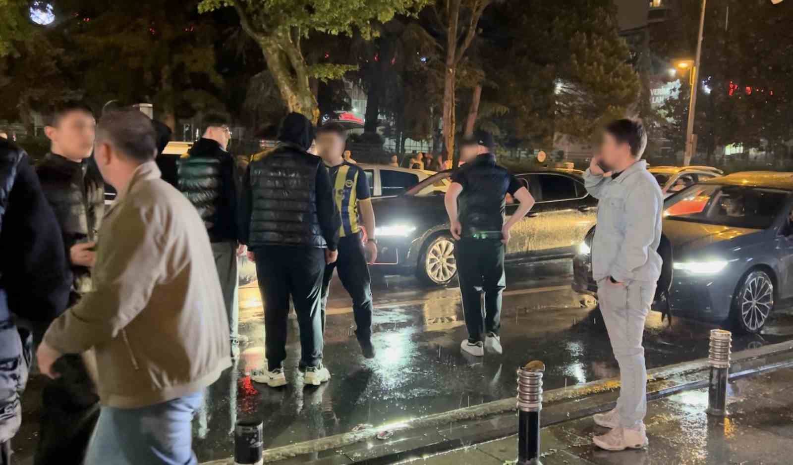 bagdat caddesinde sampiyonluk kutlamasinda gerginlik 0 OEVuzpeJ