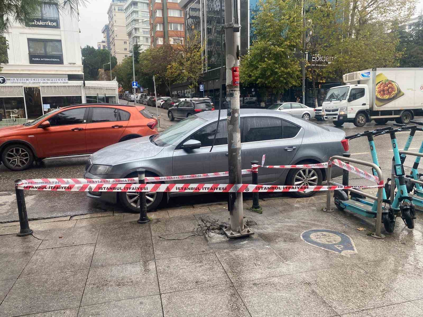 bagdat caddesinde yilbasi isik suslemeleri alev aldi facianin esiginden donuldu 0 CTNetnM3