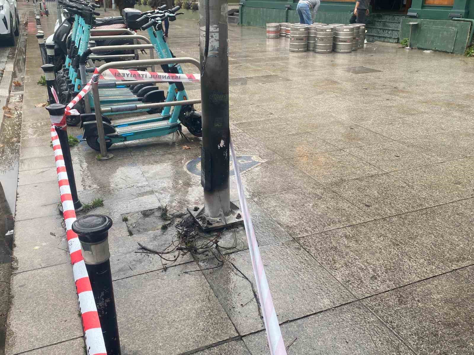 bagdat caddesinde yilbasi isik suslemeleri alev aldi facianin esiginden donuldu 1