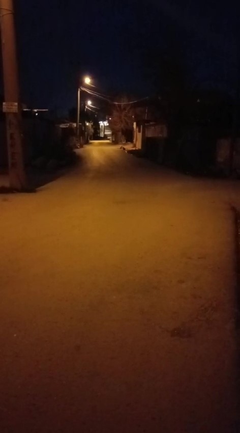 bagimlilardan bikti evini camina bu evde uyusturucu satisi yoktur rahatsiz etmeyin yazli not asti BeIFhamc
