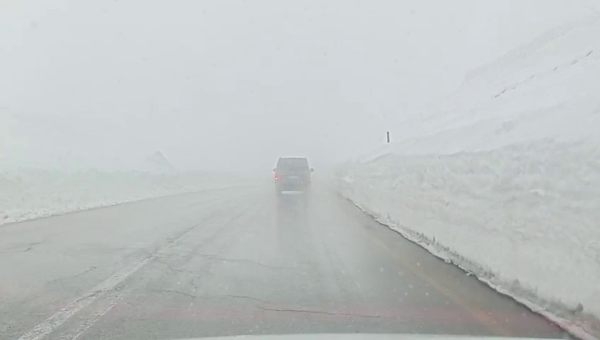 bahar geldi ama kar ve tipi gitmedi palandokende tipi ulasimi aksatiyor 1 J6Uu3Tm1
