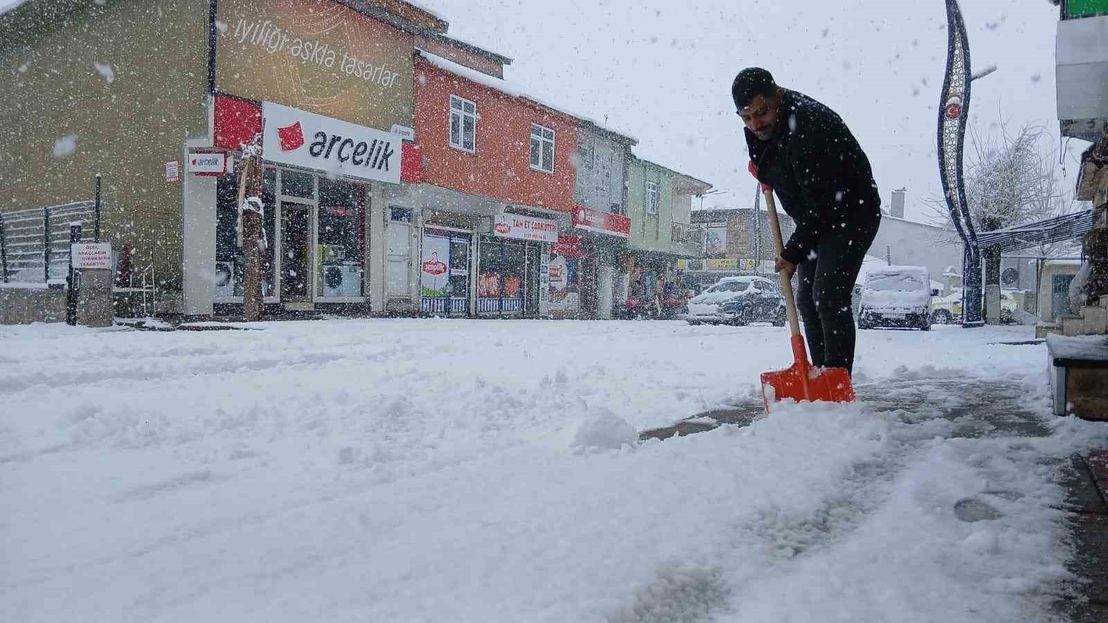 Baharı bekleyen Karlıova karlı bir güne uyandı 4 bahari bekleyen karliova karli bir gune uyandi 0