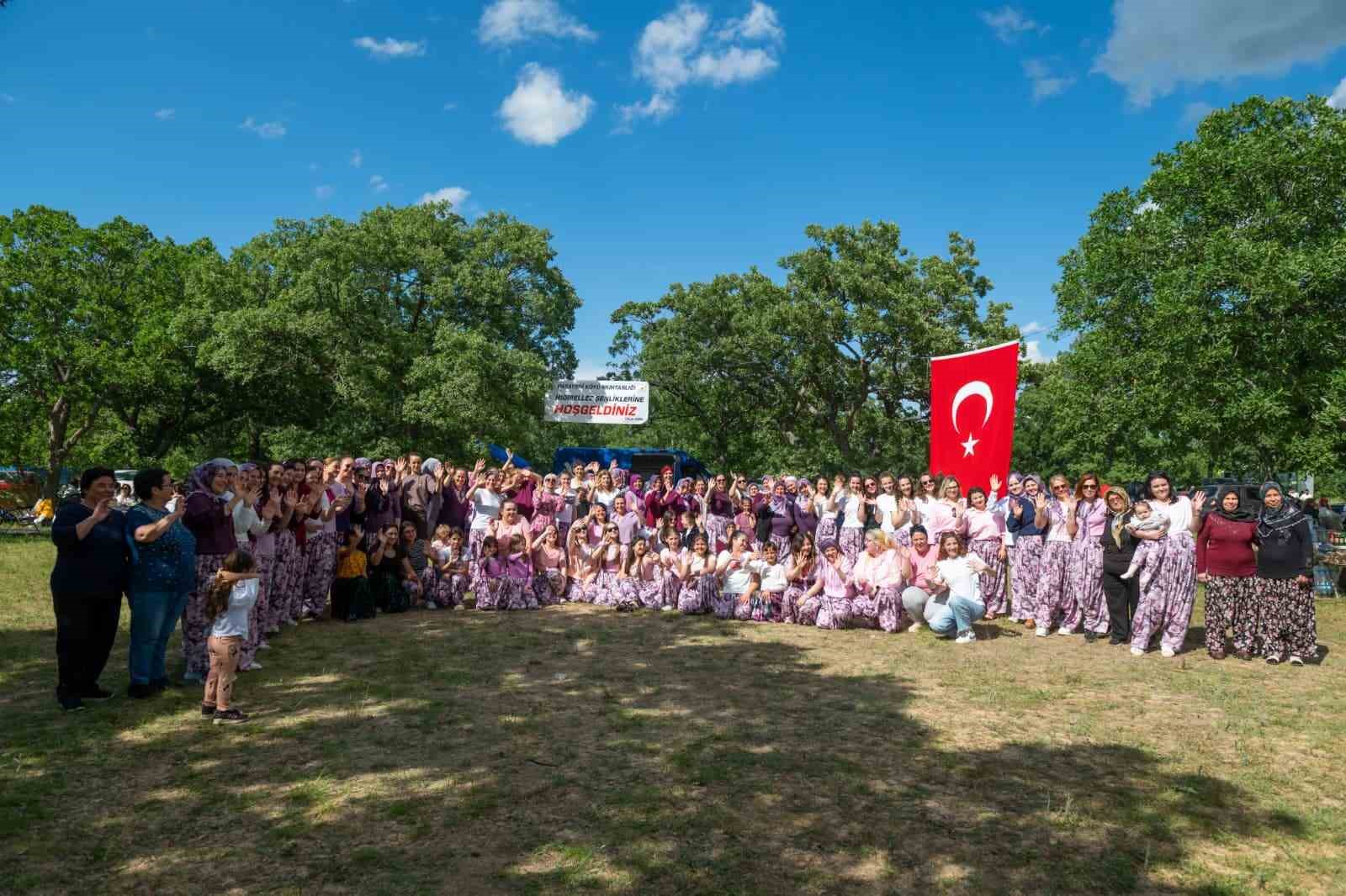 Baharın en renkli geleneği: Hıdırellez şenliklerinde yüzlerce kişi buluştu 4 baharin en renkli gelenegi hidirellez senliklerinde yuzlerce kisi bulustu 0 18rYebnL